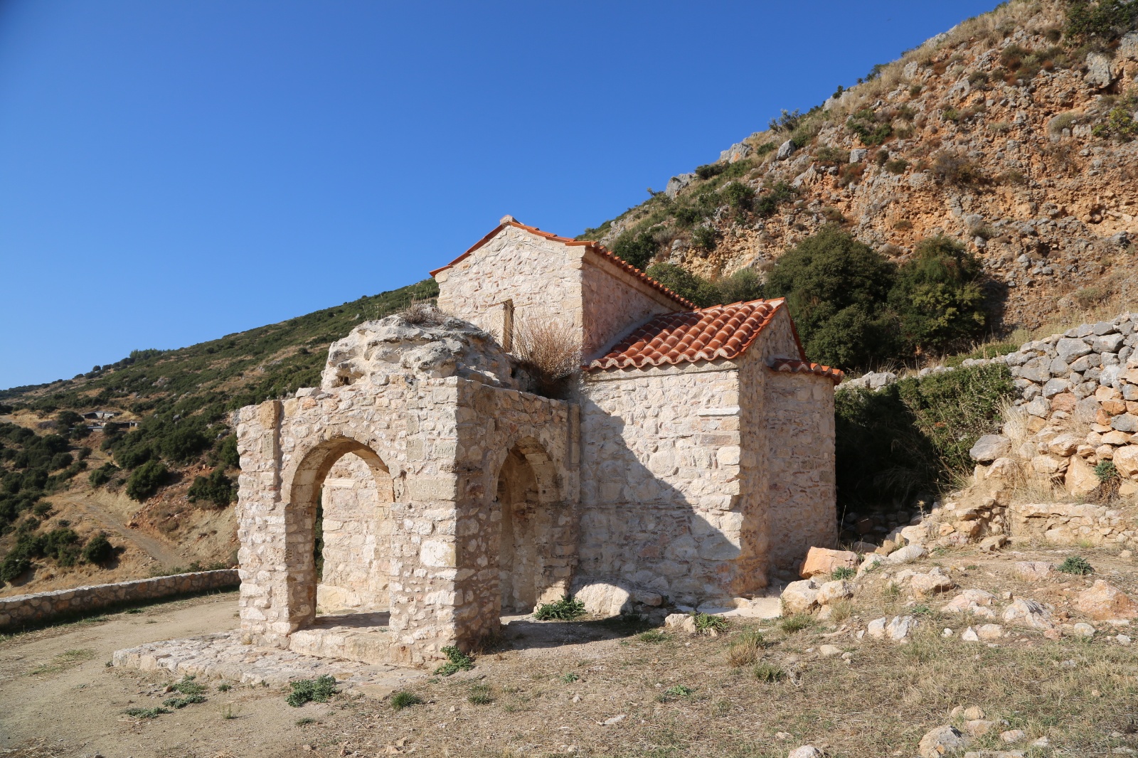 Monastery of Pamegistos Taxiarhis, Hiliomodi